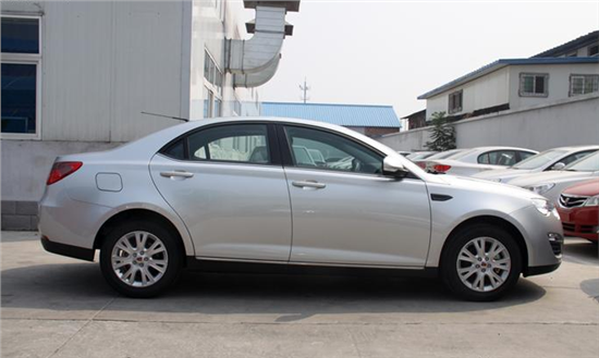 荣威550 1.8T，一款集科技与性能于一身的精品家轿